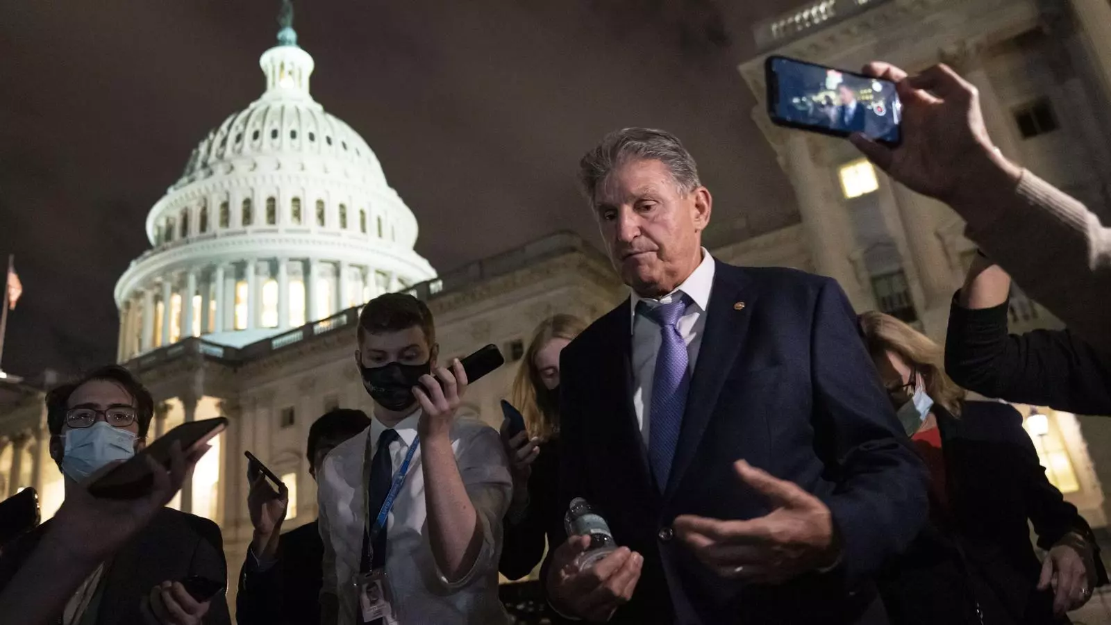 El senador demòcrata de Virgínia Occidental, Joe Manchin, bloqueja l'aprovació del paquet de Biden per ajudes socials i lluita climàtica.