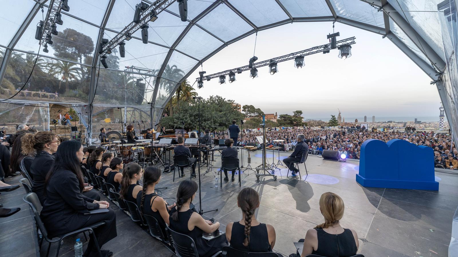 Actuación del Coro del Gran Teatro del Liceo en el Parque Güell