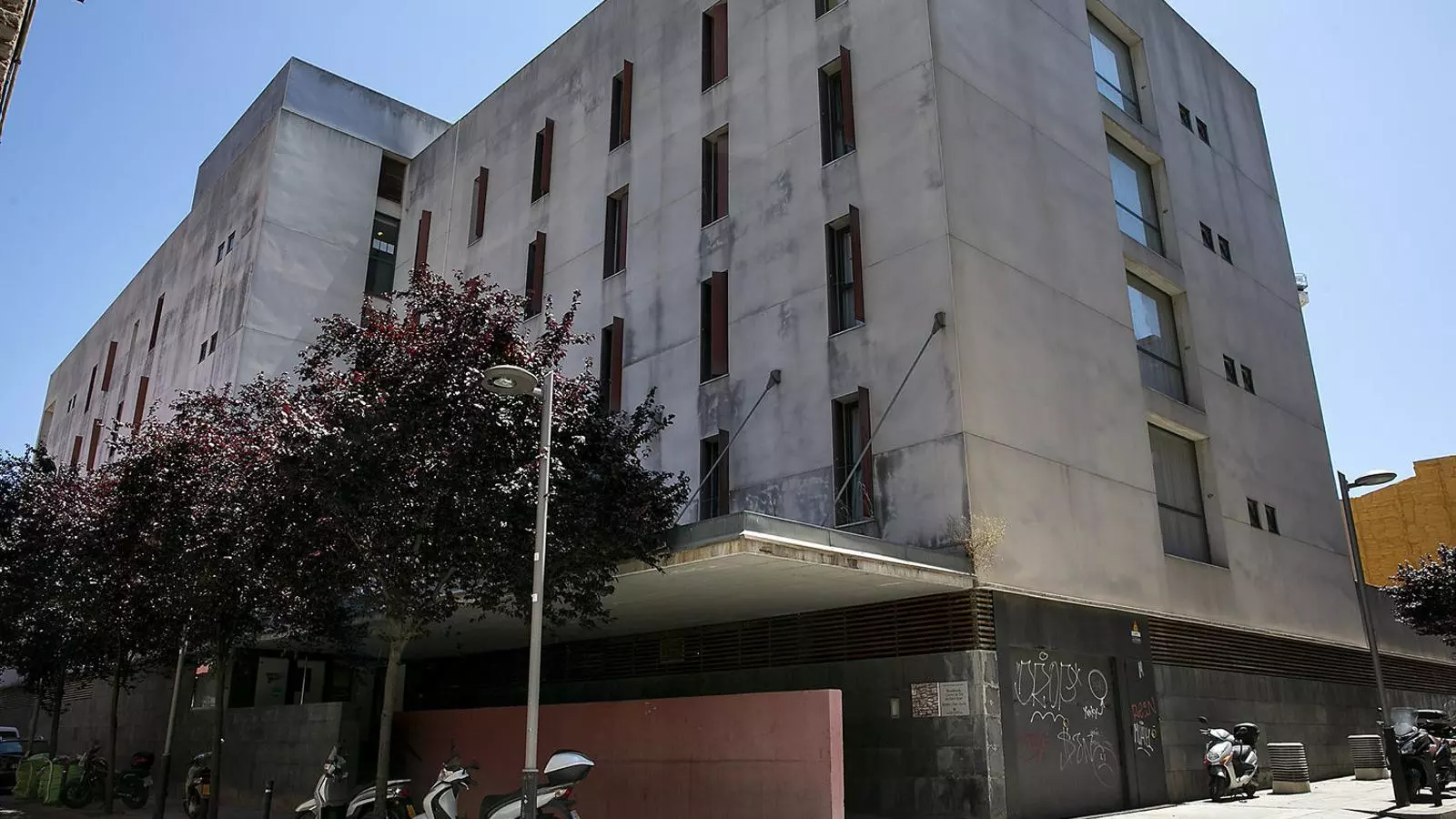 Façana de la Residència Mossèn Vidal i Aunós.