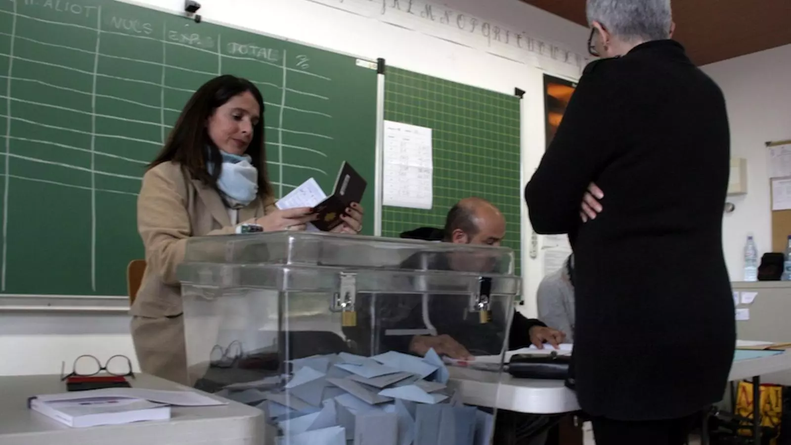 La participació a la capital nord-catalana ha estat del 62,6%, un 5,5% superior a la registrada diumenge passat / ACN