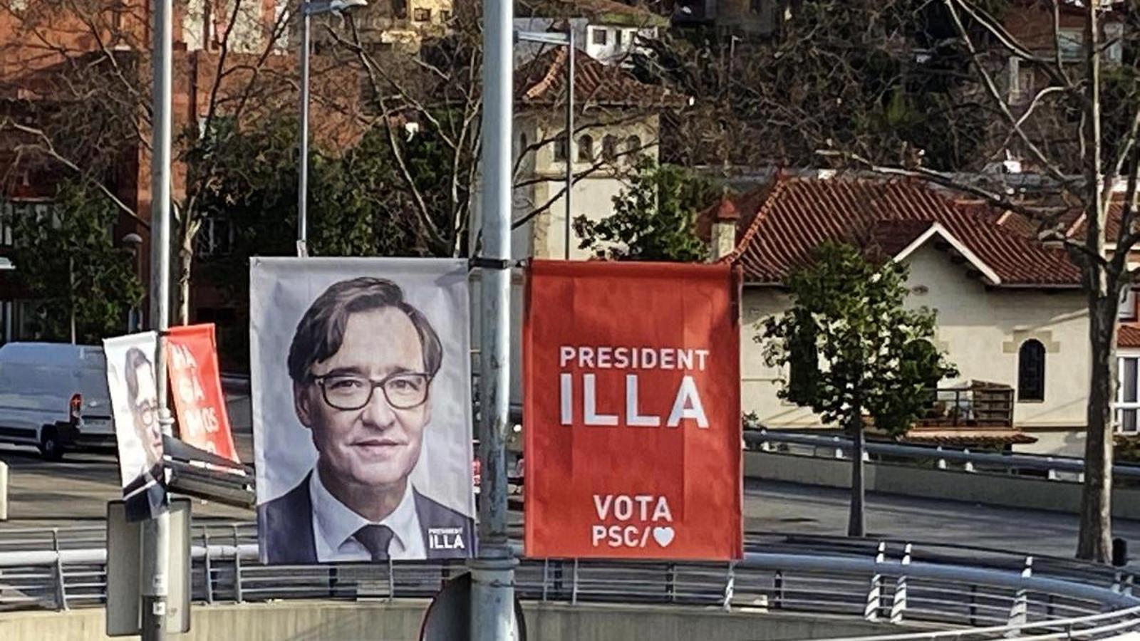 Banderolas del candidato del PSC a las elecciones.