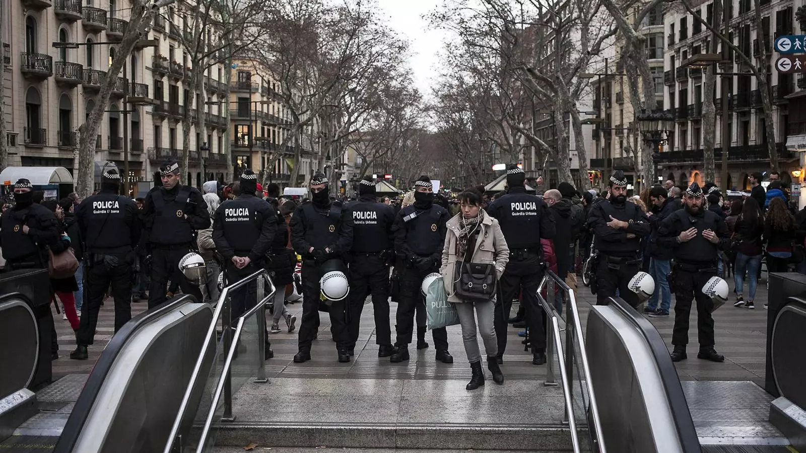 Colau examinarà els antiavalots que vulguin entrar a la nova unitat
