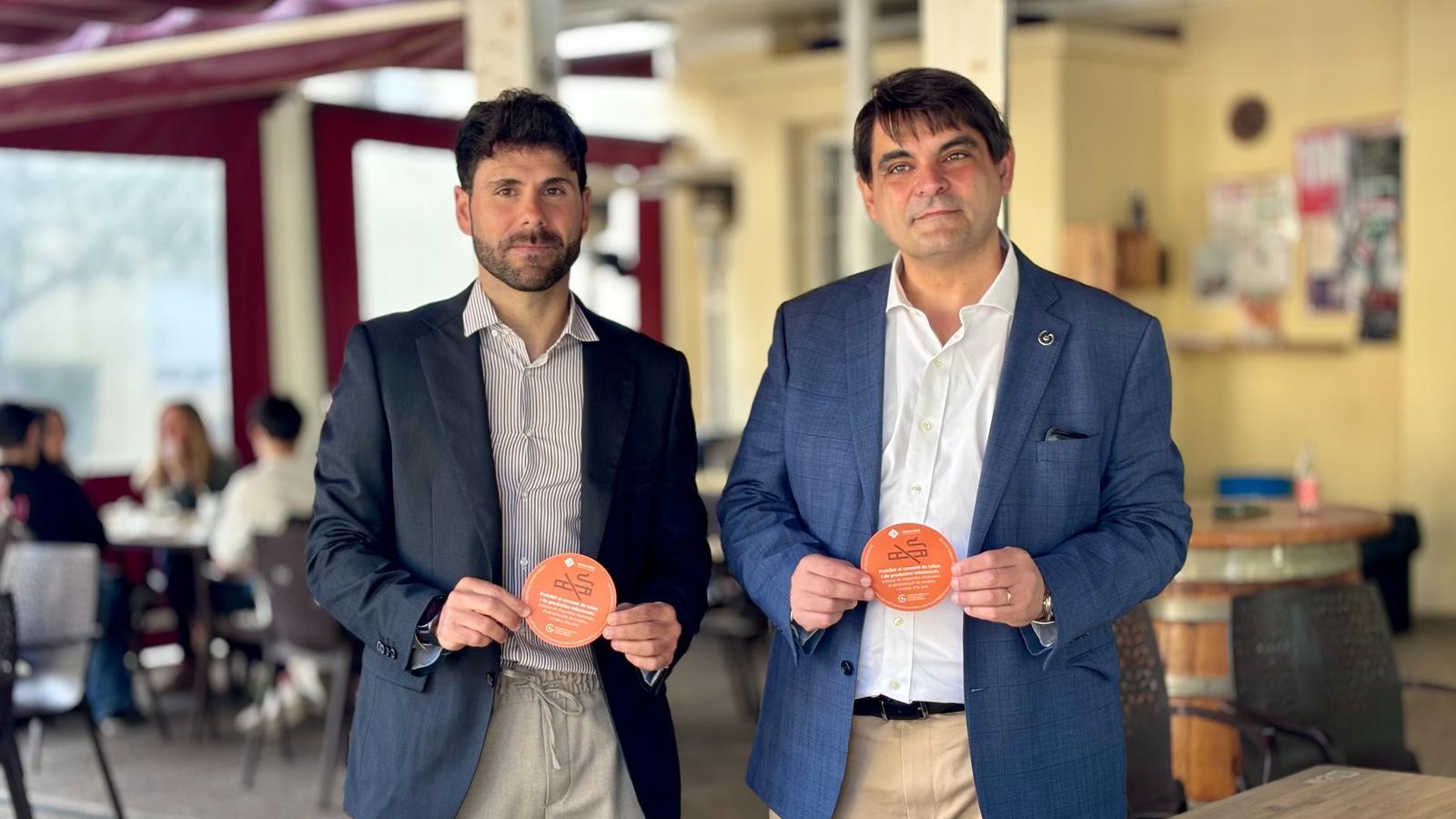 El vicerector de Projecció Social i Cultural, doctor Adrià Muntaner, i el president de l’Associació Espanyola contra el Càncer a les Illes Balears, doctor José Reyes