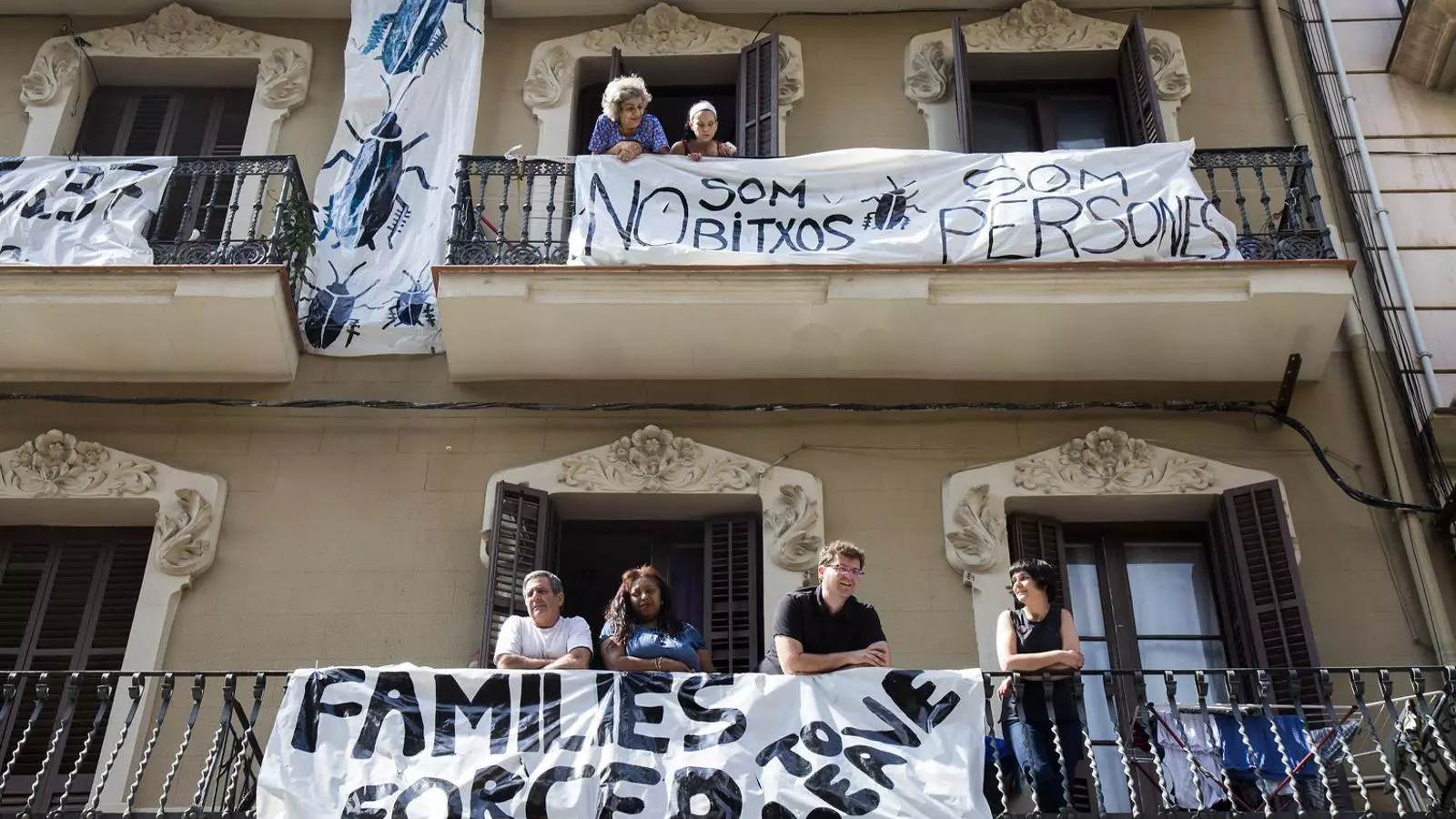 13 famílies denuncien que un fons d’inversió els vol fer fora de casa