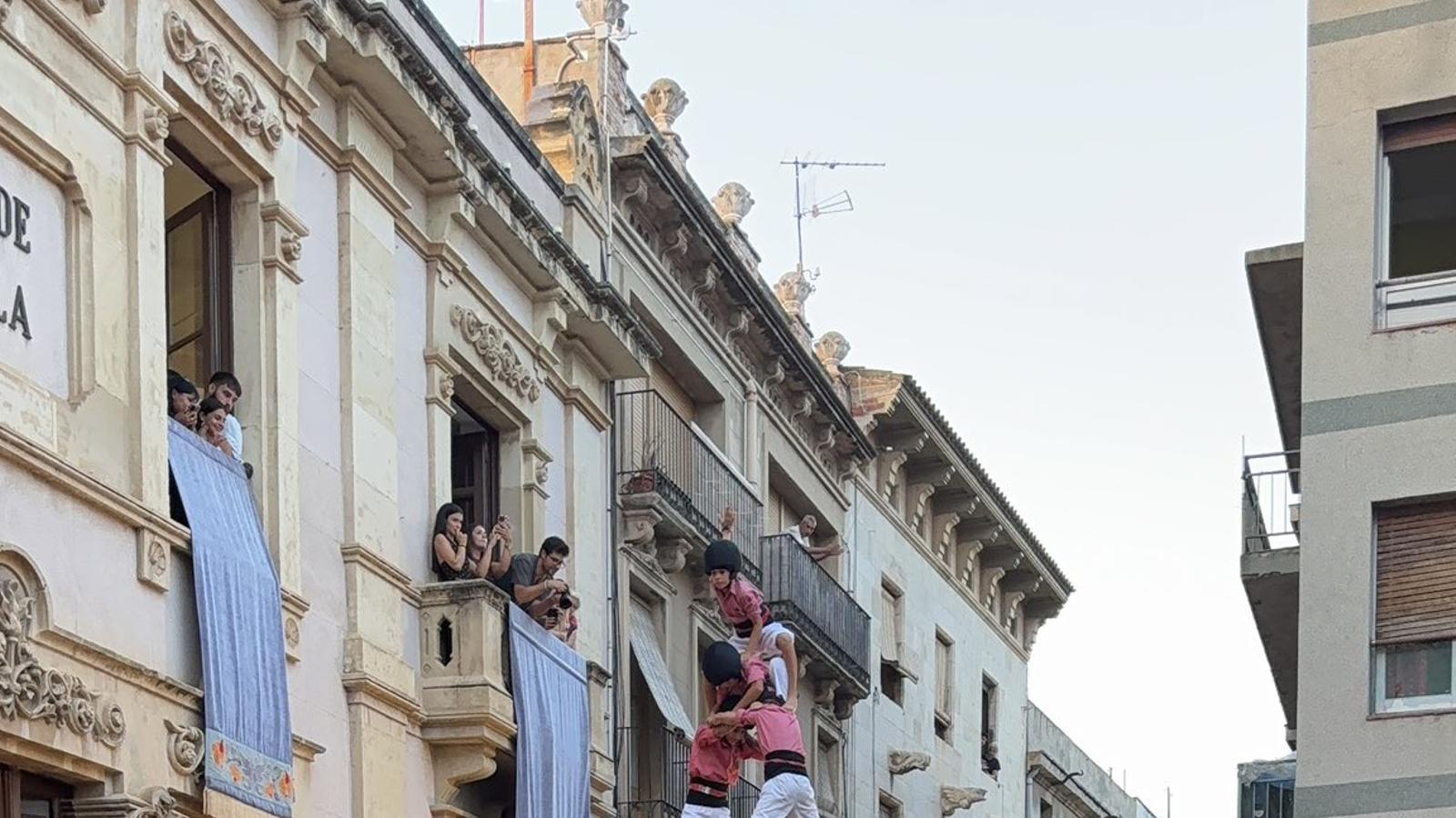 The 4d9sf of the Colla Vella in the Plaça del Blat