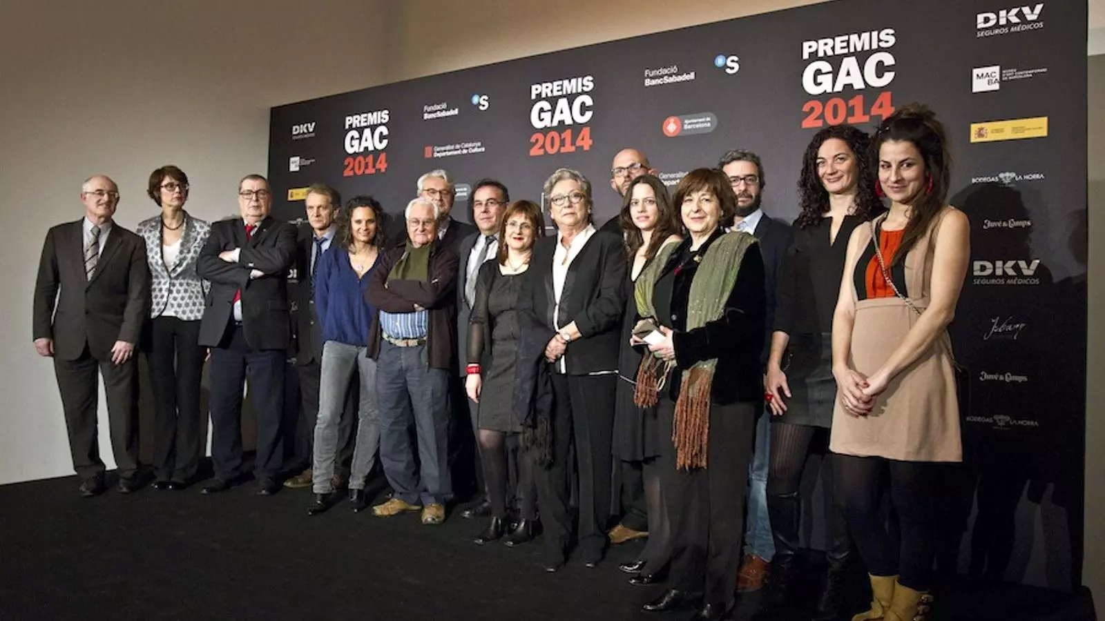 Foto de família dels guardonats pels galeristes catalans / PERE VIRGILI