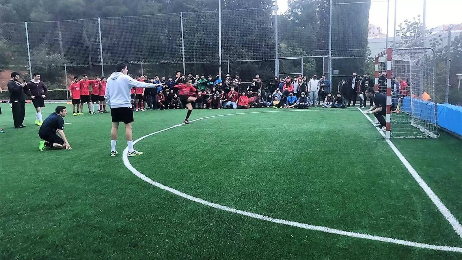 Els Engrescats de la Universitat Ramon Llul es coronen jugant al futbol