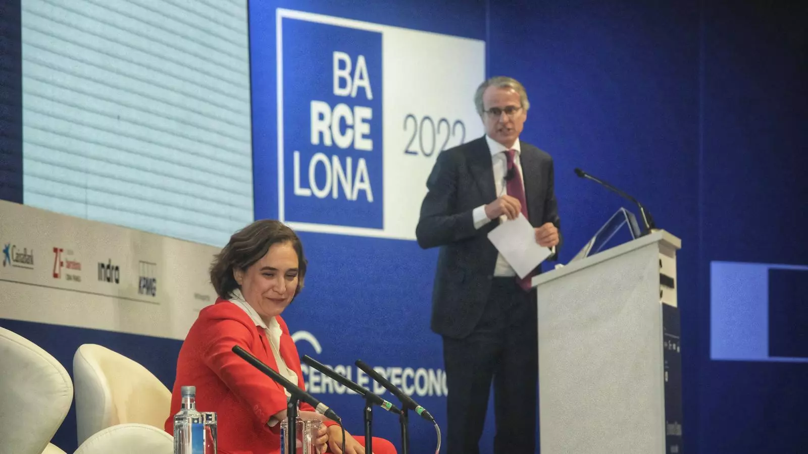 El presidente del Círculo de Economía , Javier Faus, y la alcaldesa de Barcelona, Ada Colau