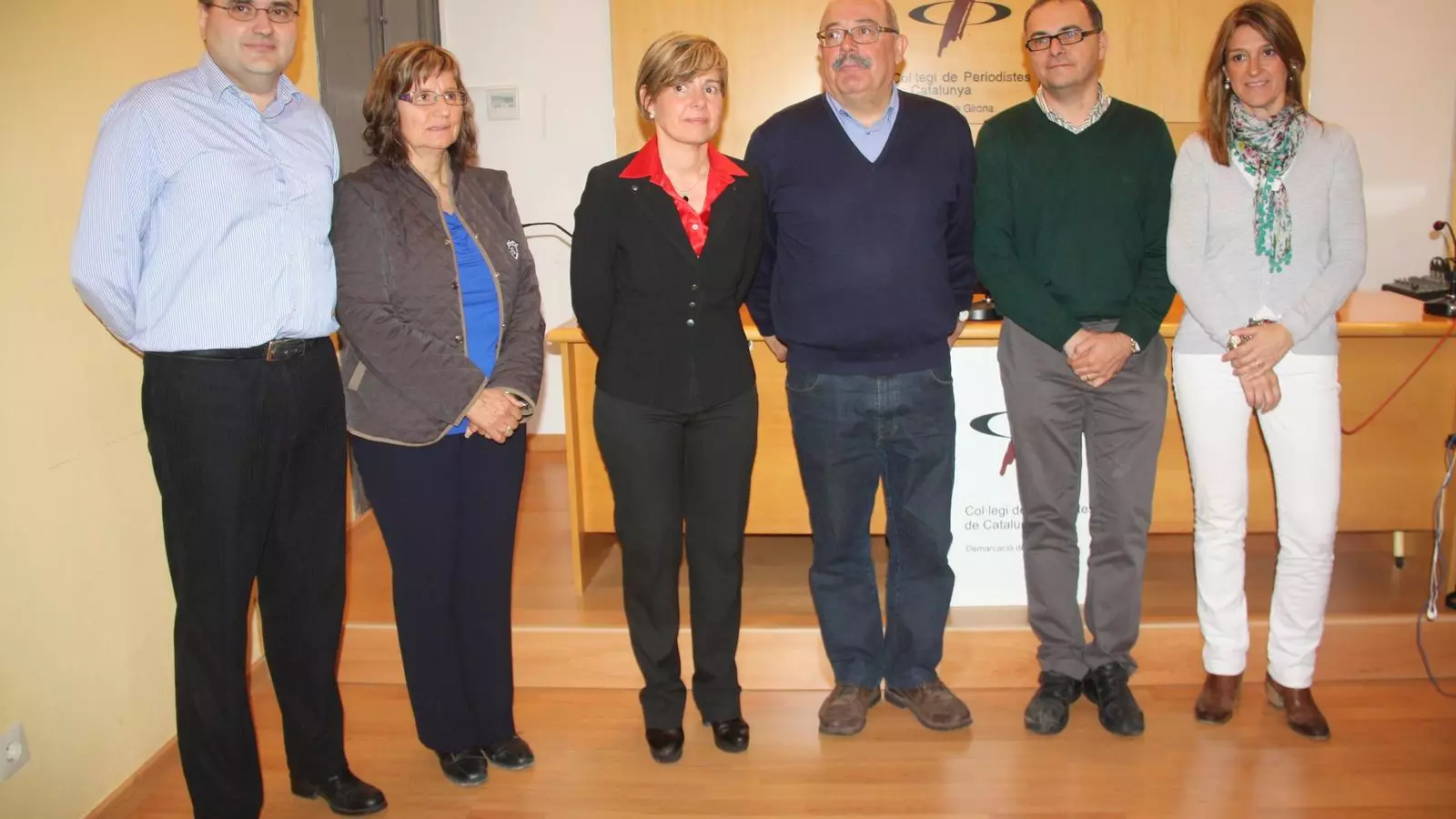 A la imatge, d'esquerra a dreta, Esteve Maurell, Maria Quer, Pia Bosch, Manel Nadal, Ignasi Thió i Glòria Plana. Els dos darrers van plegar anteriorment de l'executiva / ACN