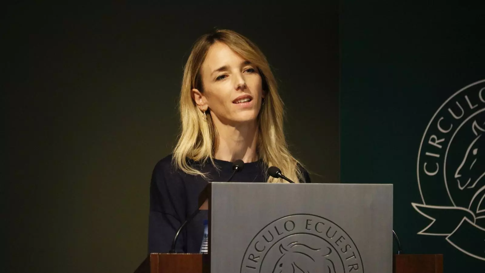 La candidata del PP per Barcelona, Cayetana Álvarez de Toledo, aquest dilluns en un acte al Círculo Ecuestre