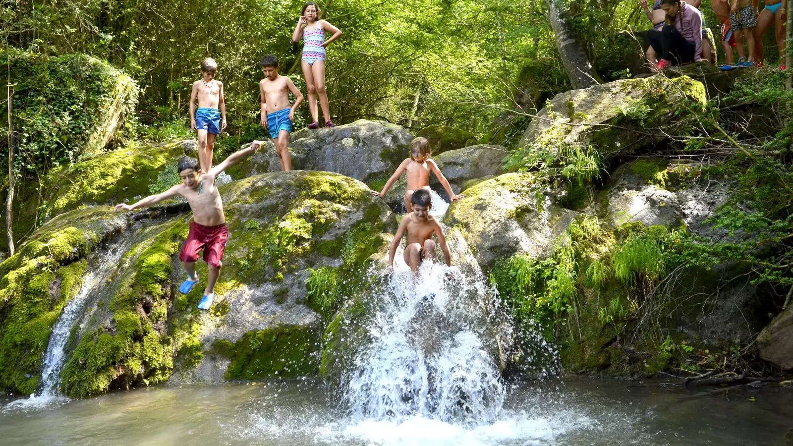 Fer un campament de natura és una gran opció per a l'estiu