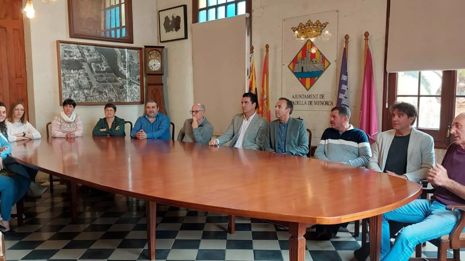 Reunió ajuntament amb Junta de Caixers.