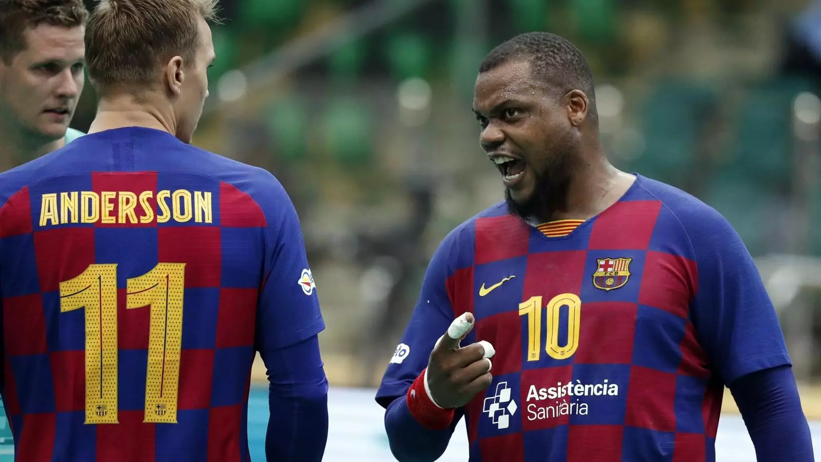 Cedric Sorhaindo parla amb Andersson durant les semifinals de la Superglobe