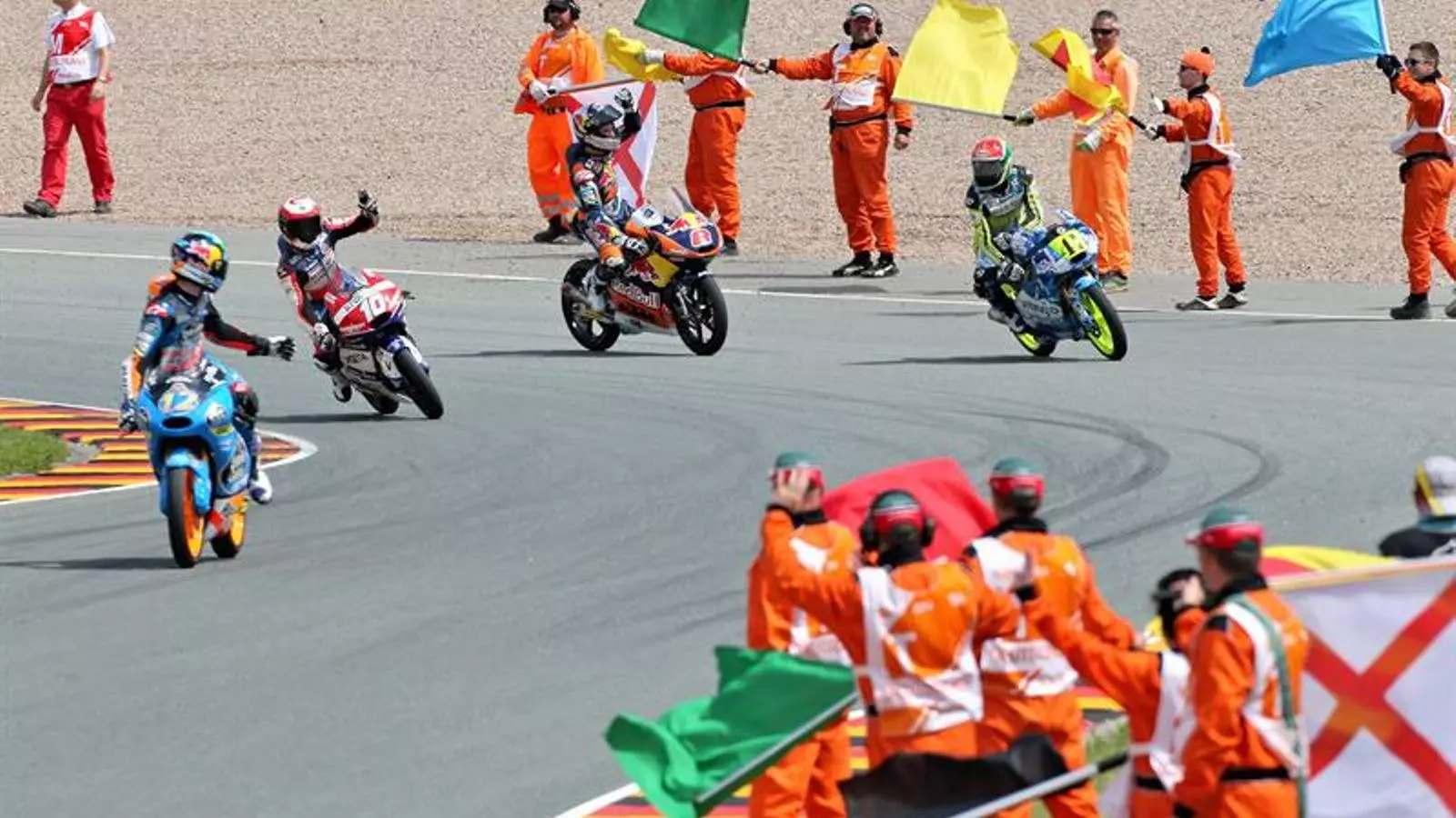 Jack Miller celebra el triomf en el GP d'Alemanya de Moto3 / JAN WOITAS / EFE