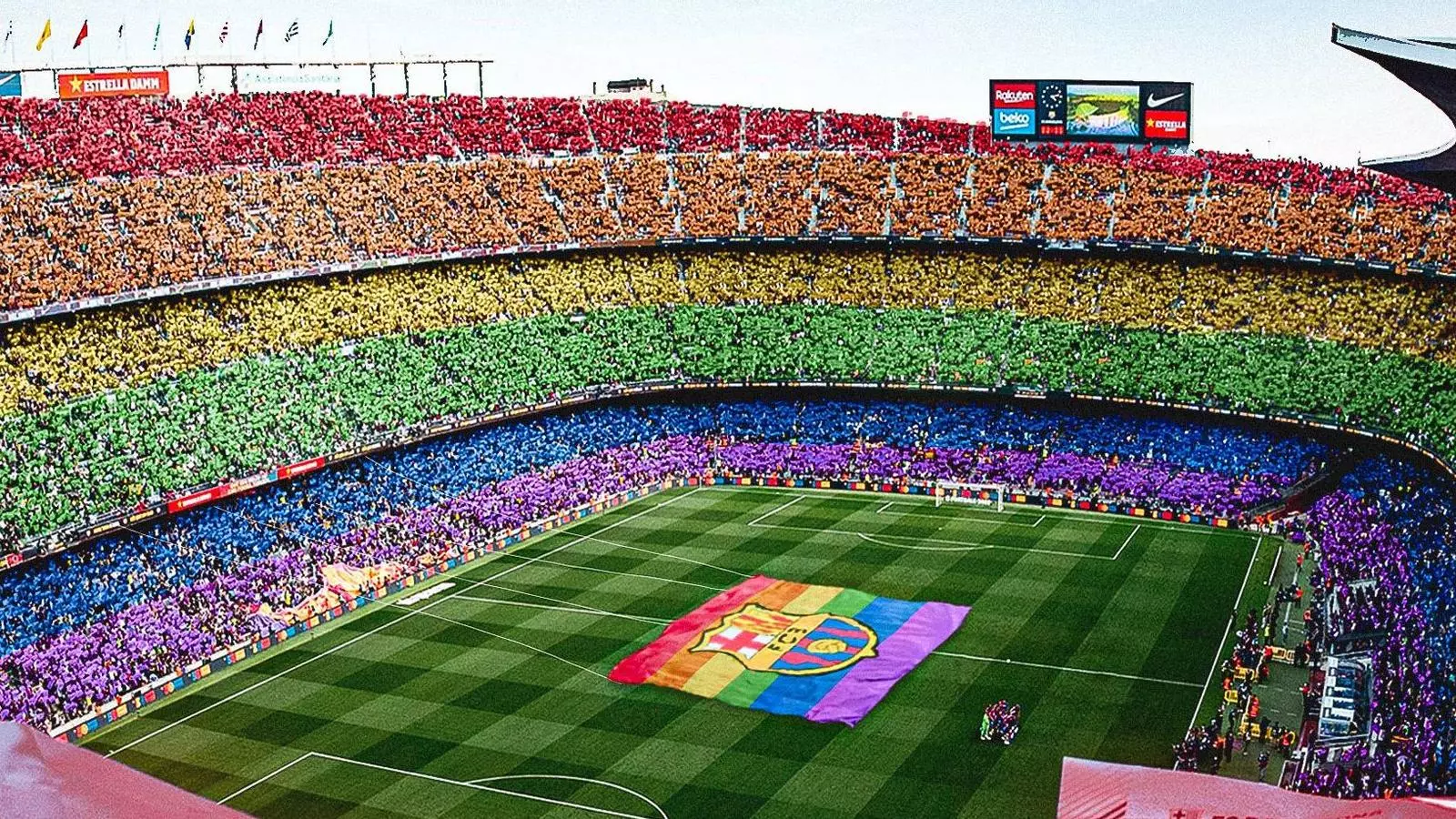 Fotomuntatge amb els colors LGTB al Camp Nou.