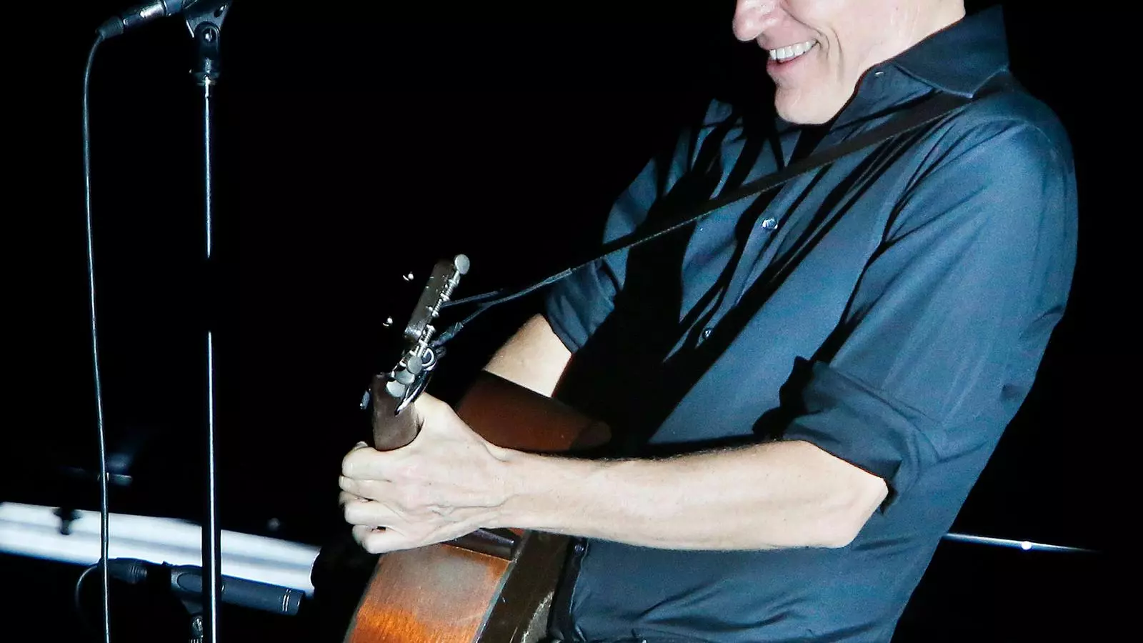 Un instant durant el concert, l'únic a tot l'Estat, que ha ofert aquesta nit de dijous Bryan Adams al Festival Castell de Cap Roig / ACN