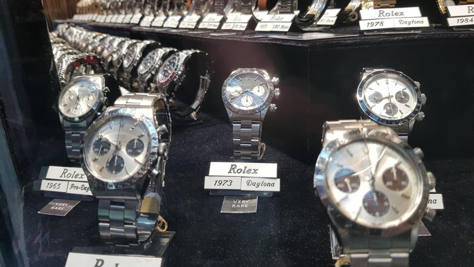 In the center of the image, a 1973 Rolex Daytona, which costs 79,000 euros.