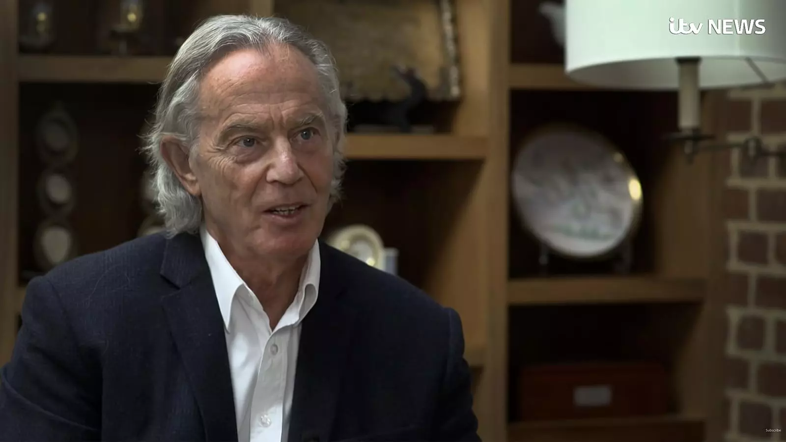 Tony Blair, amb el seu nou look, durant l'entrevista
