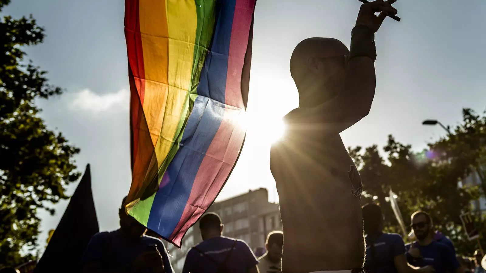 Bandera LGBTI a contrallum el dia de l'Orgull a Barcelona, el 2015