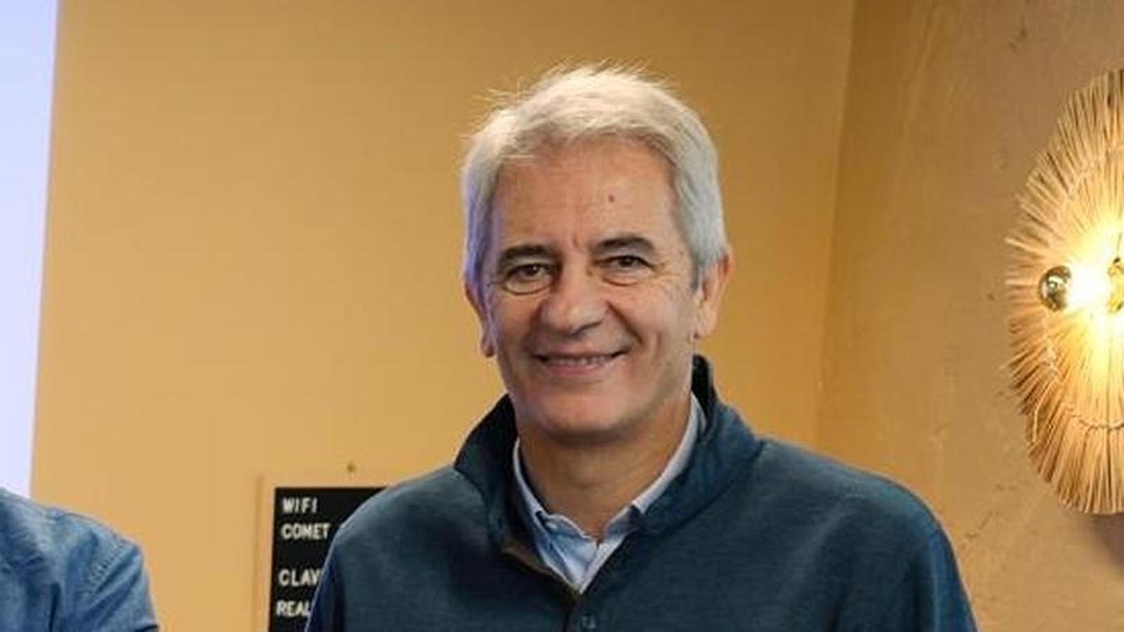 The CEO of Ábside Media, Javier Viers, accompanied by COPE radio journalists Ángel Expósito, Manolo Lama and Pilar García de la Granja, in an archive image provided by the communication group.