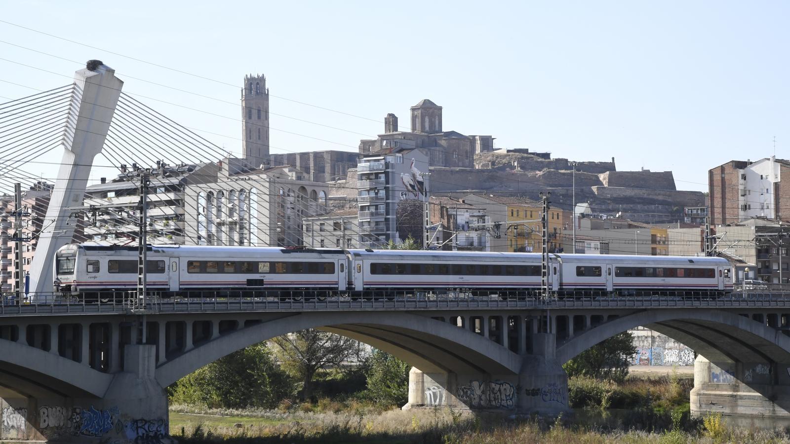 A train leaving the station of Lleida