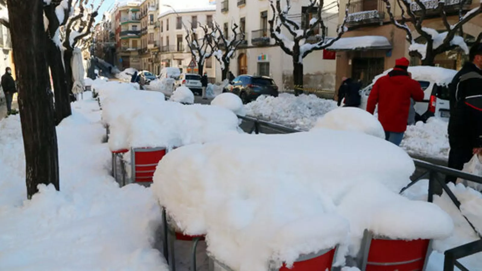 Una imatge de Falset cobert de neu aquest matí
