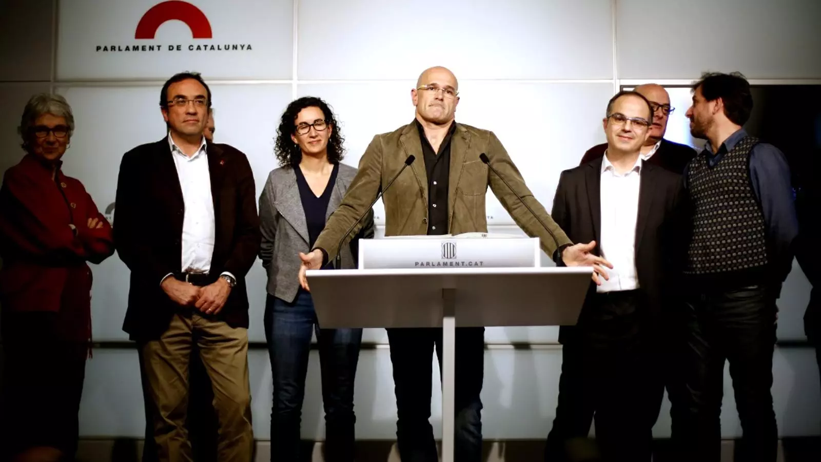 Raül Romeva ha comparegut flanquejat per altres membres de Junts pel Sí / FRANCESC MELCION