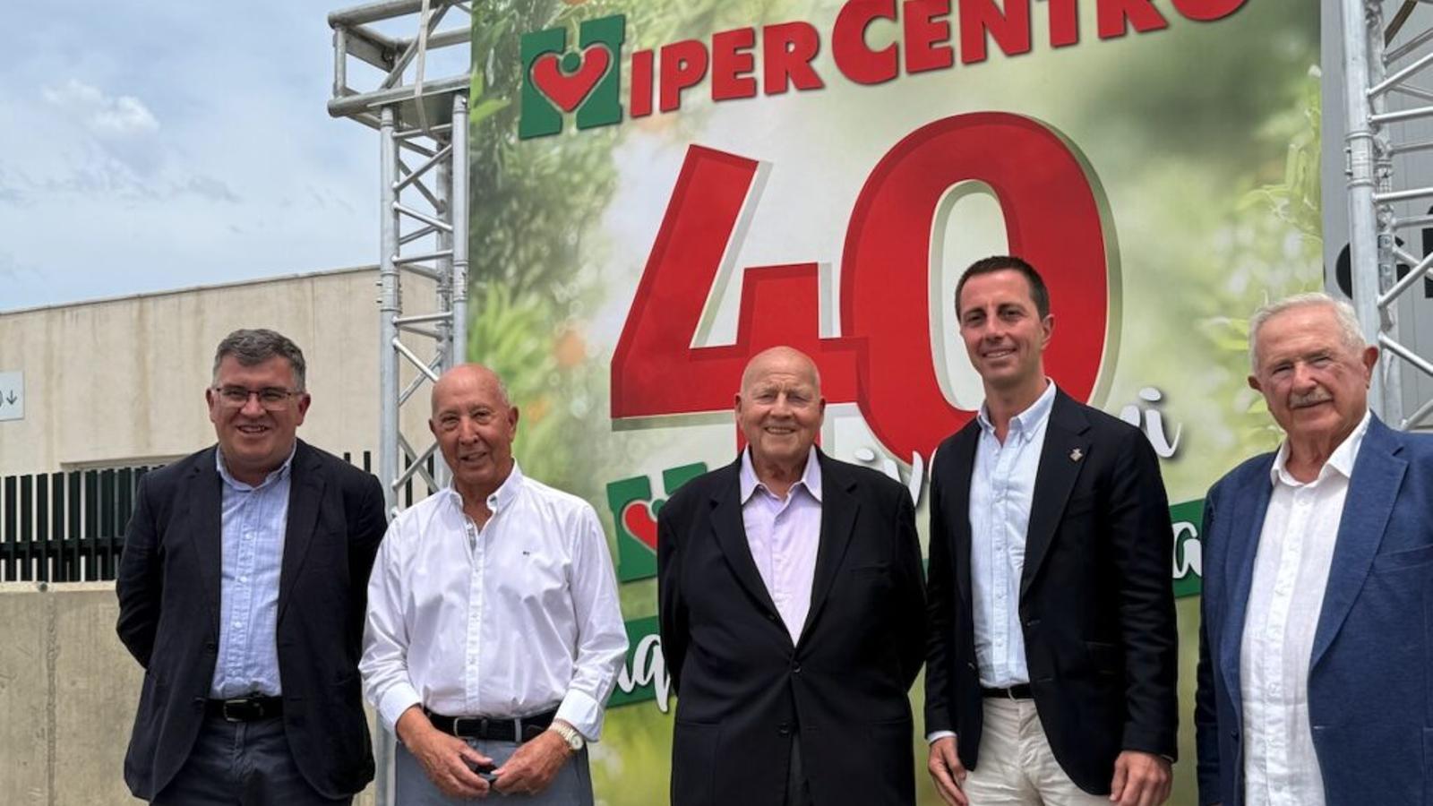 Personalitats a l'acte d'Hiper Centro