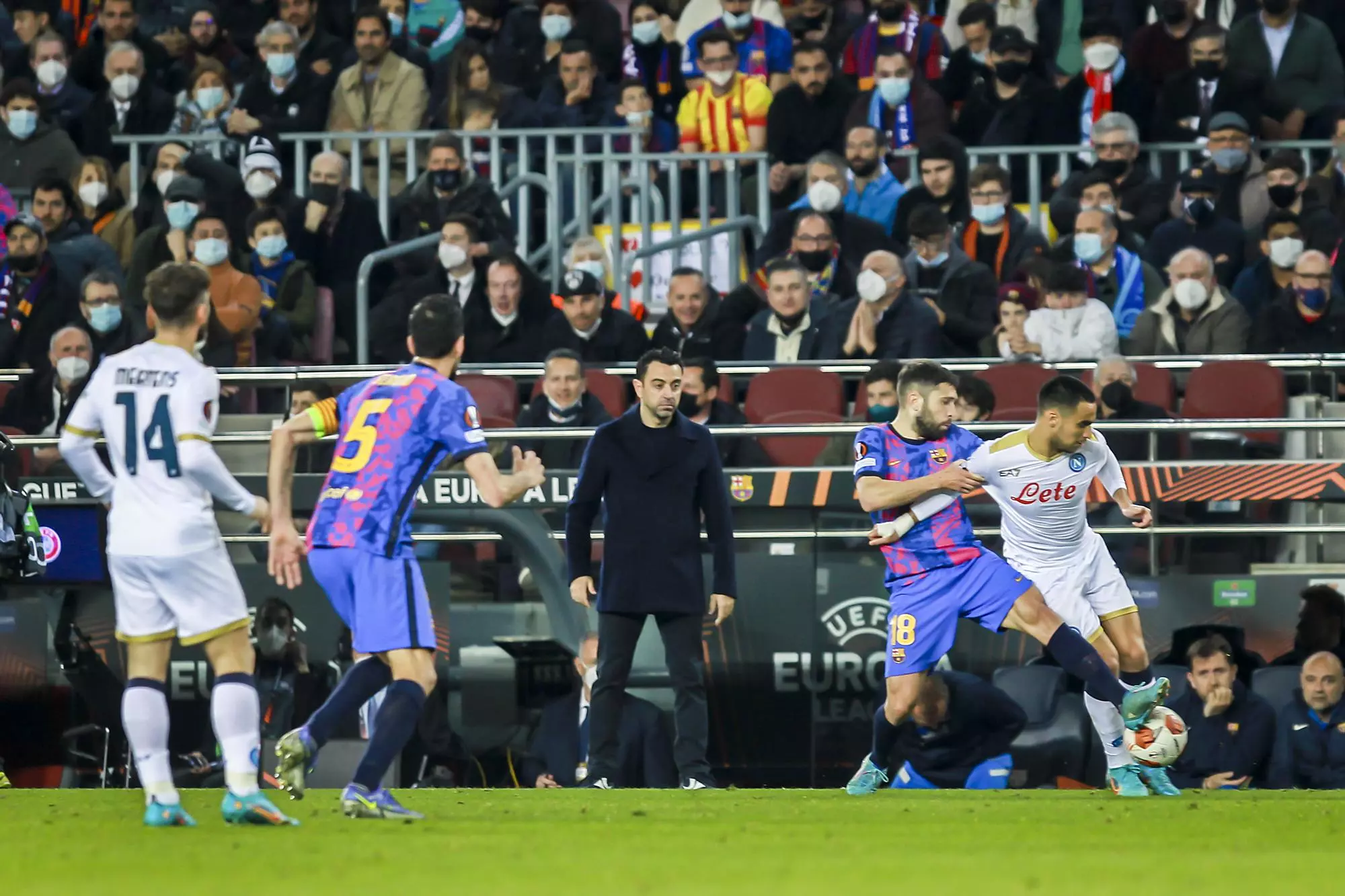 Xavi durant el partit contra el Nàpols
