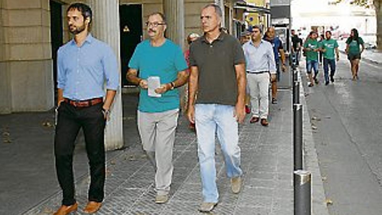 S’enfronta a fins a un any de presó per anar de verd sent apoderat