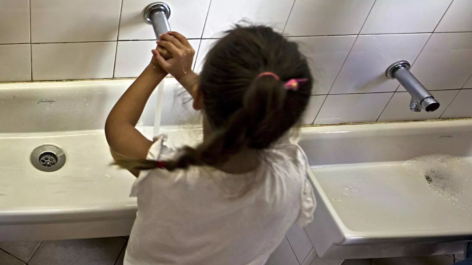 No portar els nens amb febre a la guarderia i extremar les mesures higièniques, com rentar-se les mans, són algunes de les mesures preventives.