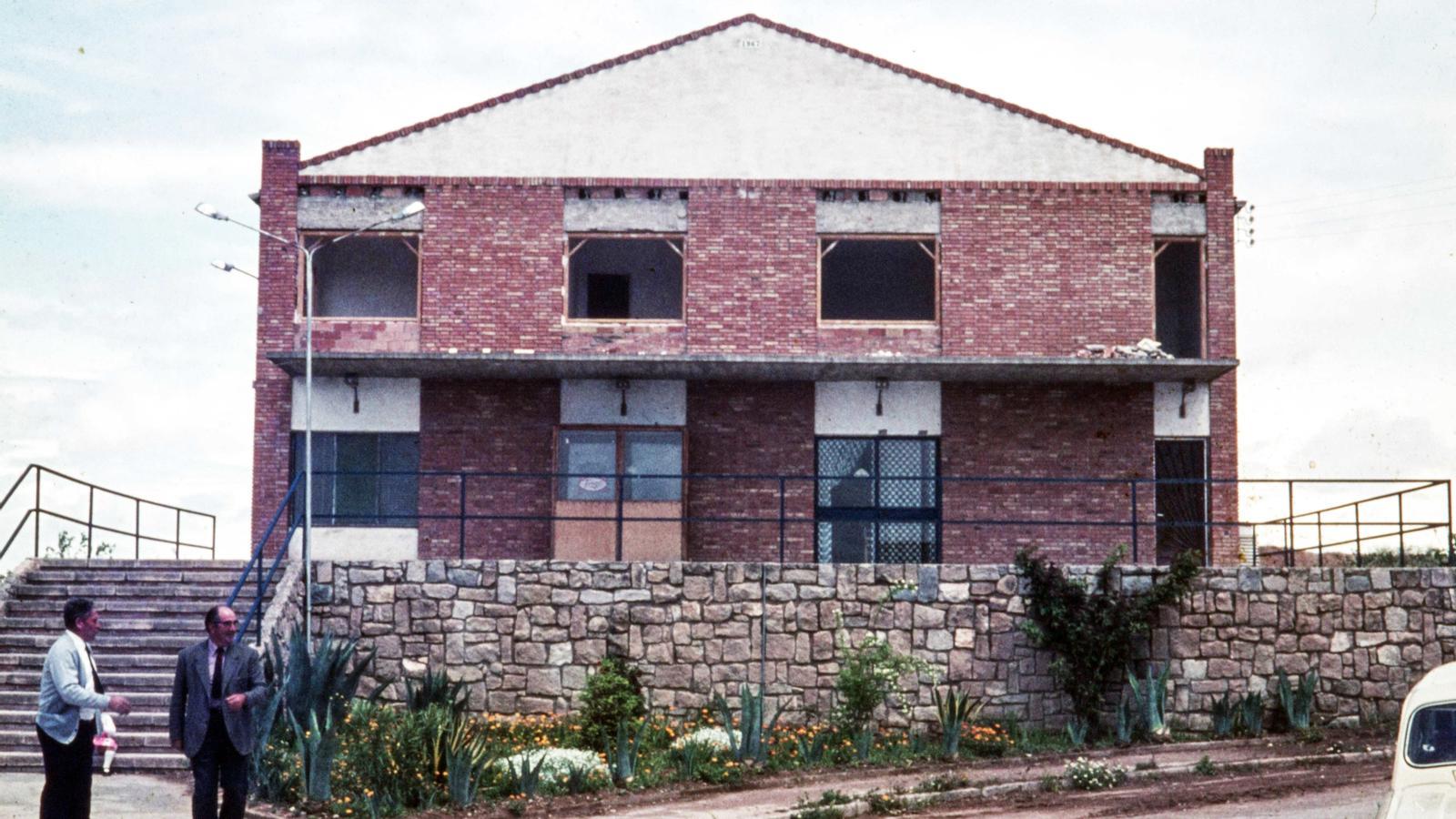 The farmhouse of Puiggròs during its construction.