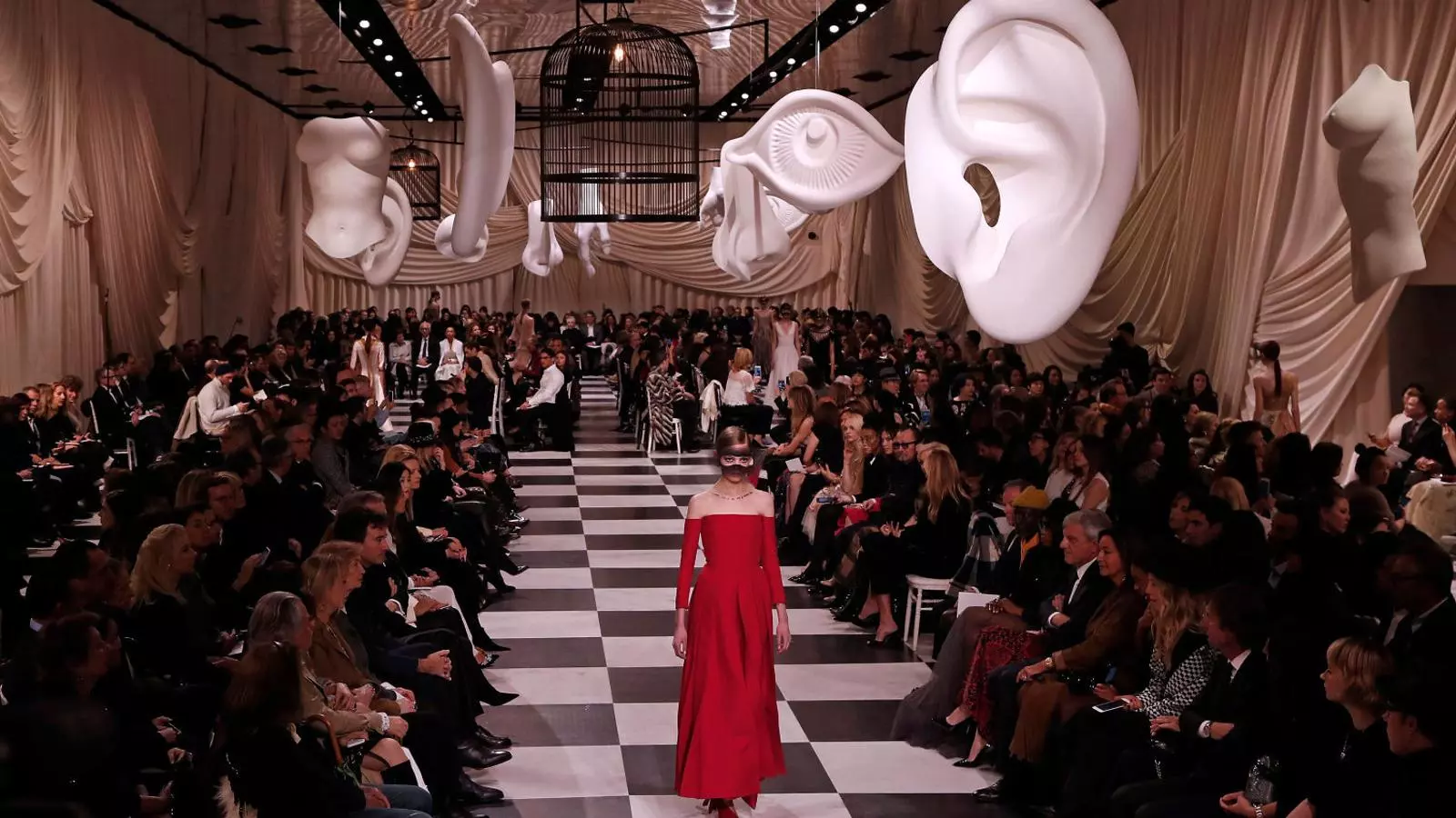 La moda envaeix tots els racons de París