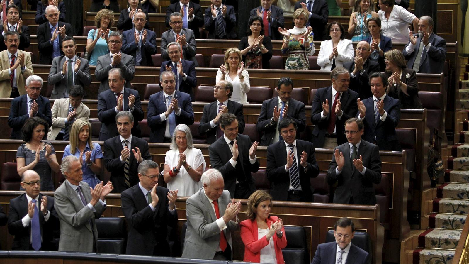 EL CONGRÉS DE DIPUTATS EVIDENCIARÀ AVUI LA SOLEDAT DEL PP
 Avui es convaliden les retallades i reformes que divendres va aprovar el consell de ministres, com l'apujada de l'IVA. El PSOE, CiU, PNB i UPyD hi votaran en contra. L'Esquerra Plural, ERC i Amaiur abandonaran l'hemicicle en el moment de la votació per no ser-ne "còmplices". Al carrer serà un dia de mobilitzacions.