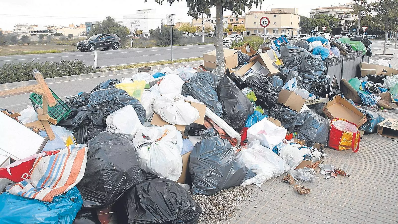 Fems acumulats en uns contenidors de Manacor durant la vaga que ha afectat gairebé tots els municipis de Mallorca.