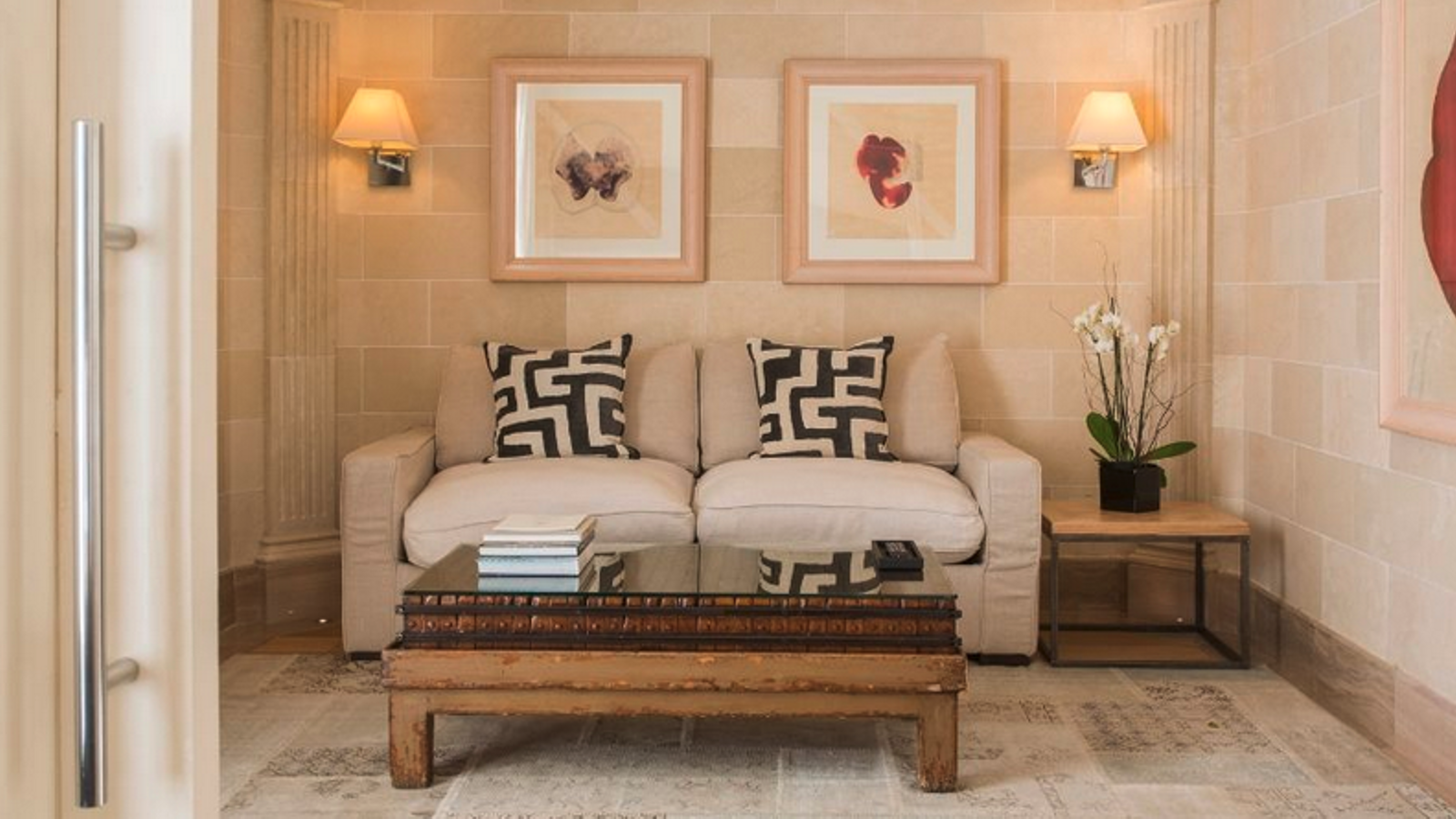 Dos piezas de arte de las que hay repartidas por el Majestic