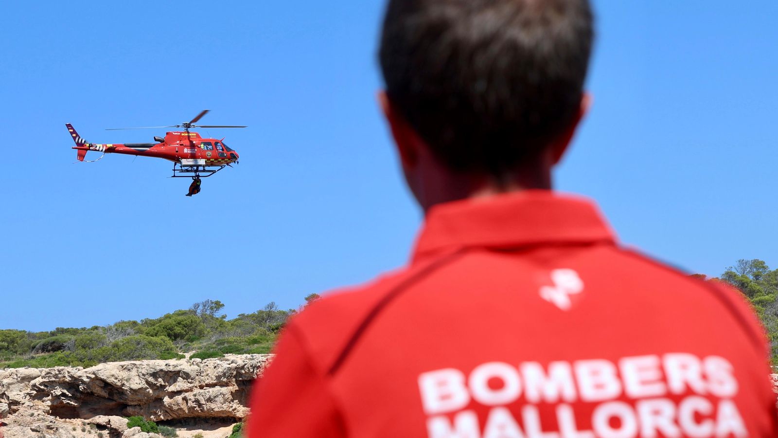 L'helicòpter 'sa Milana' fent un vol d'exhibició.