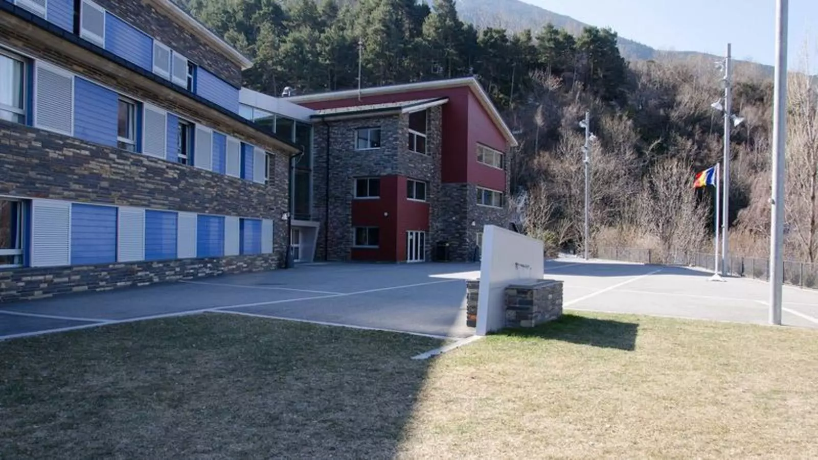 British College a l'antic alberg de la Comella