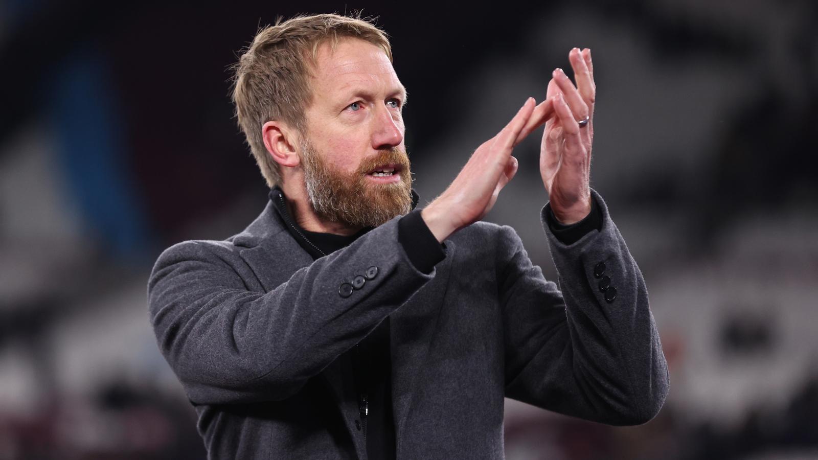 Graham Potter saludant a l'afició