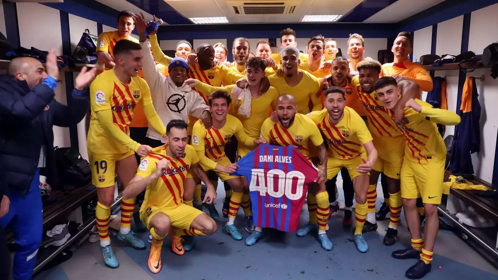 Ansu Fati celebrant el triomf al Bernabéu amb els seus companys