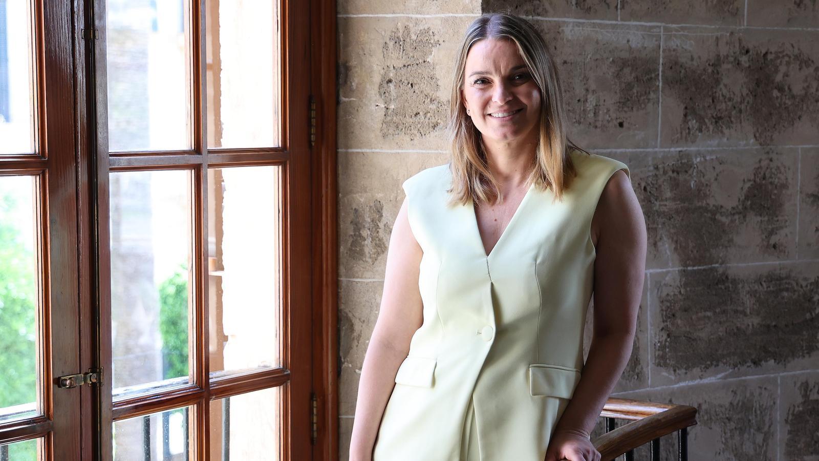 La presidenta Marga Prohens en el Consulado