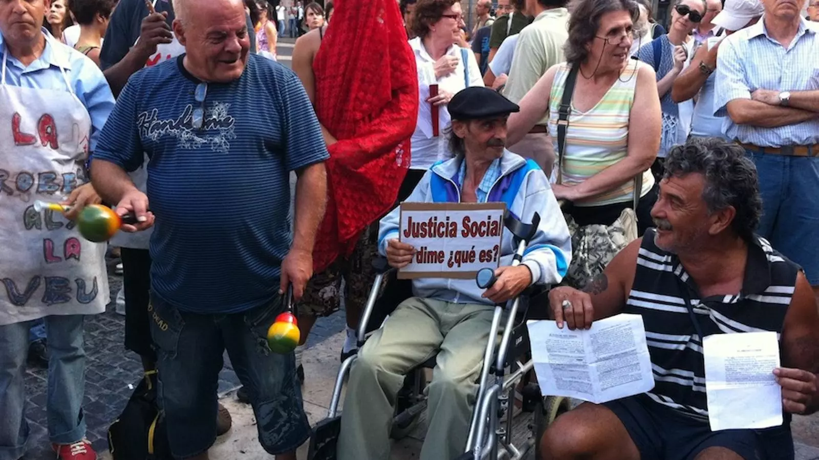 Concentrats a la plaça Sant Jaume / LARA BONILLA