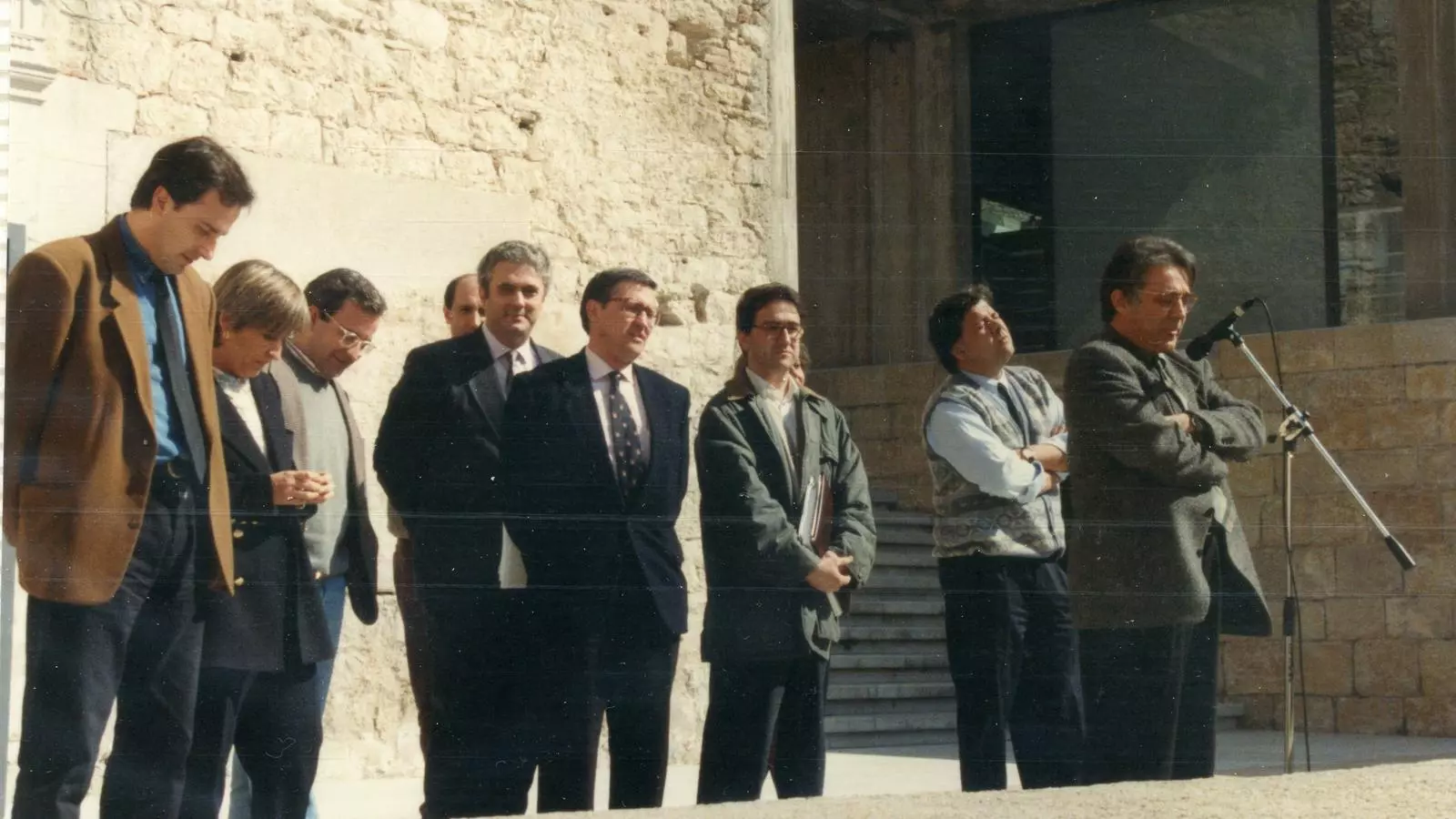 J.M.Nadal i altres membres de la comunitat universitària en la celebració de l'aprovació de la llei de la creació de la UdG.
