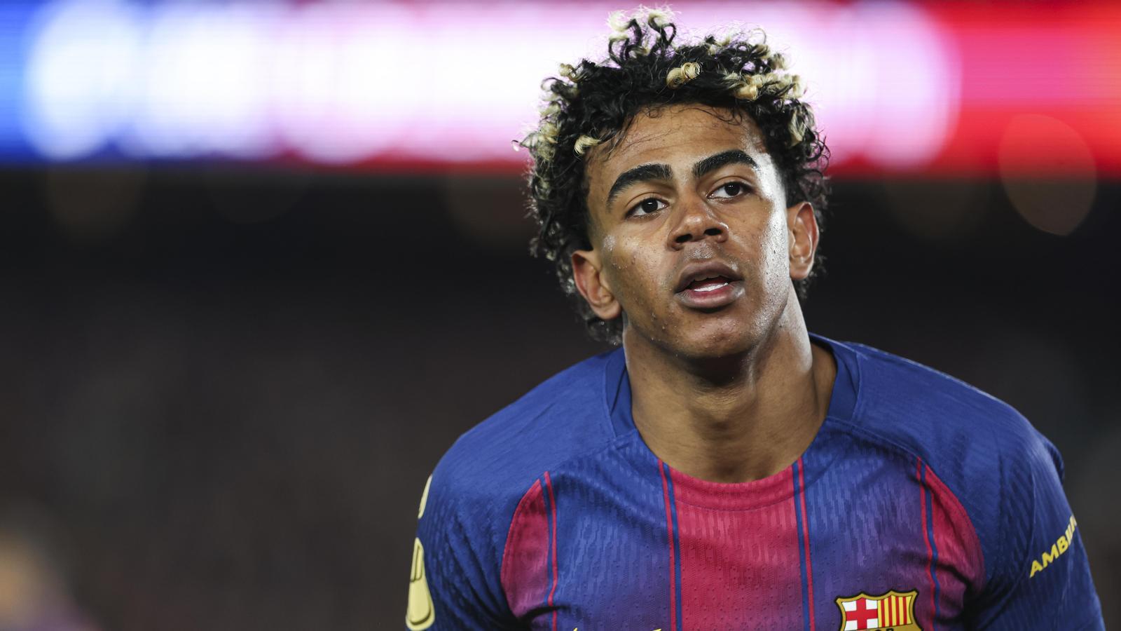 Lamine Yamal during the match