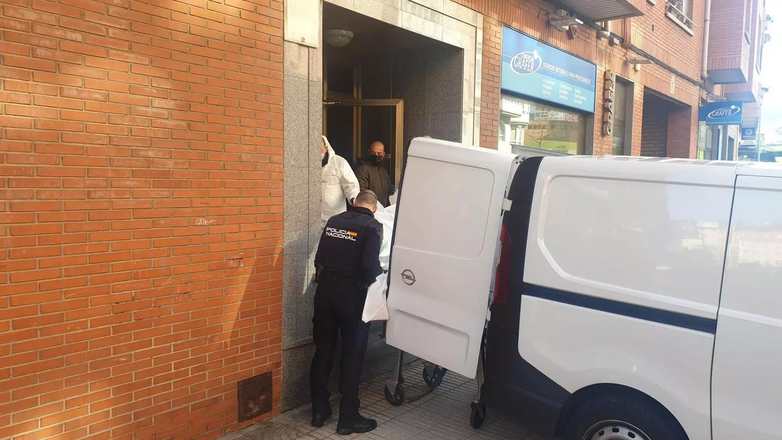 El moment del trasllat de la víctima.