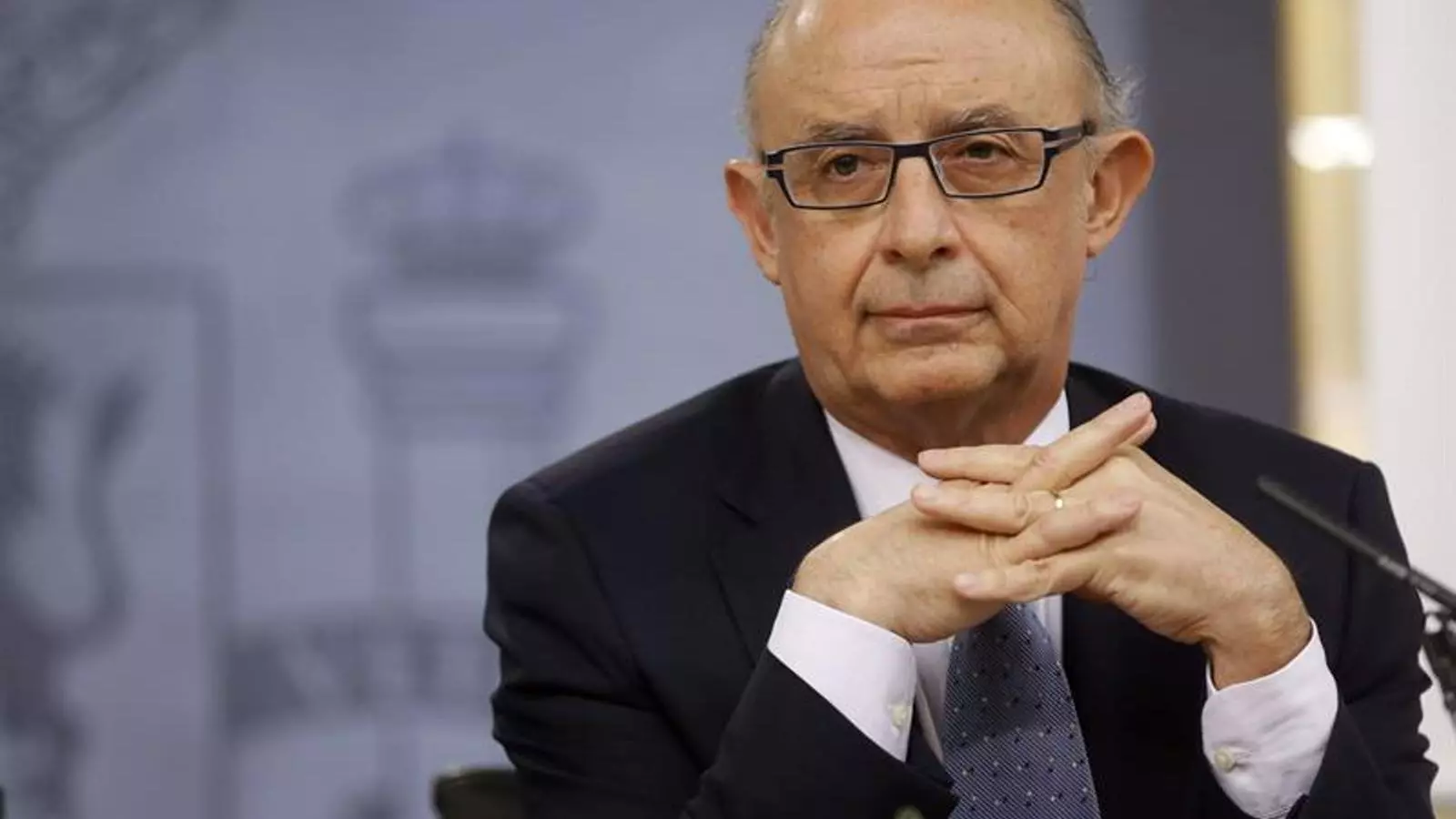 El ministre d'Hisenda, Crsitóbal Montoro, aquest divendres a la Moncloa. EFE
