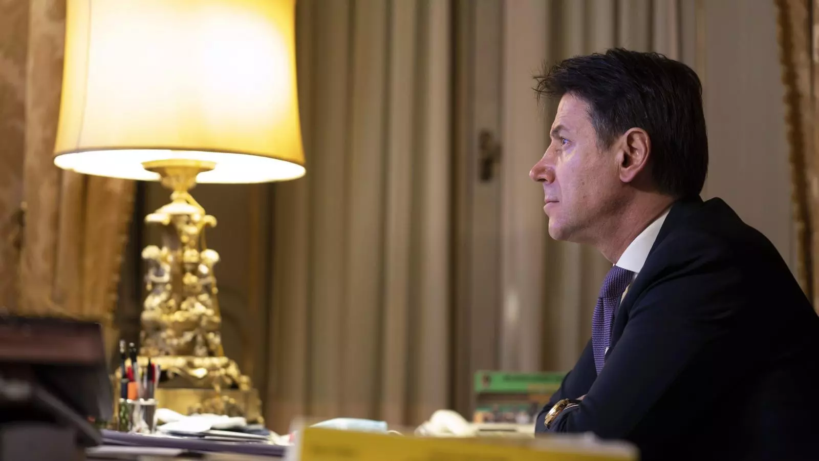 Giuseppe Conte, al seu despatx el dia abans de presentar la seva dimissió com a primer ministre italià.
