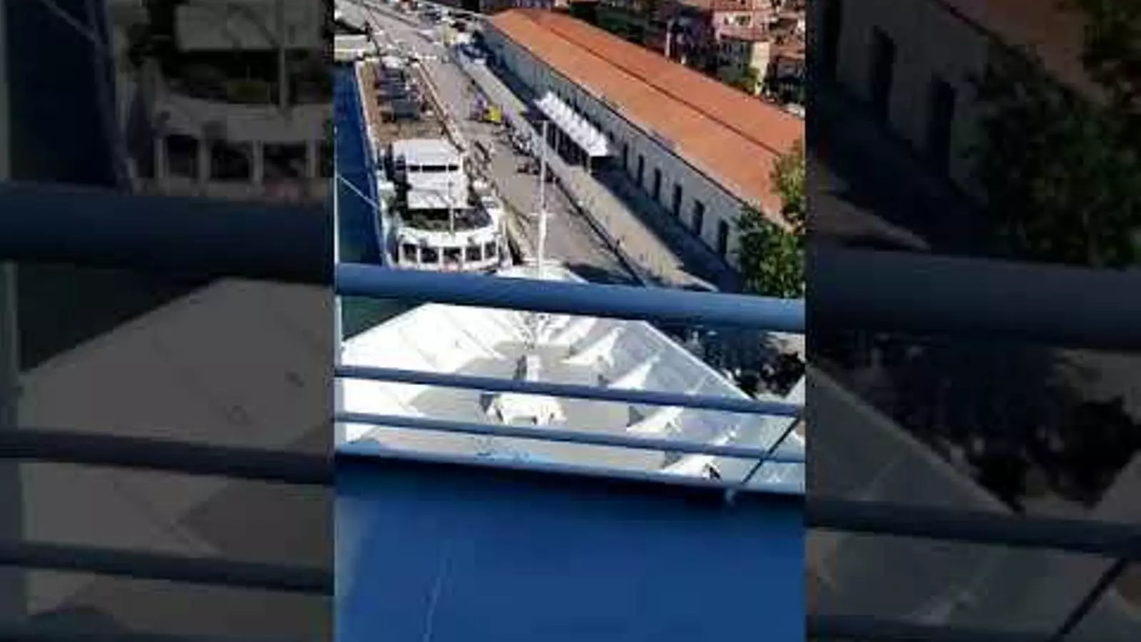 El creuer Opera entrant a la bocana del port de Venècia xoca contra una barca