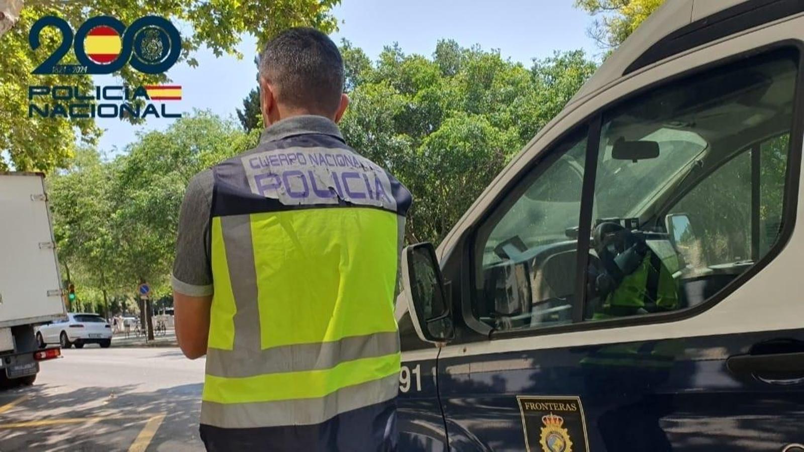 Un policia.