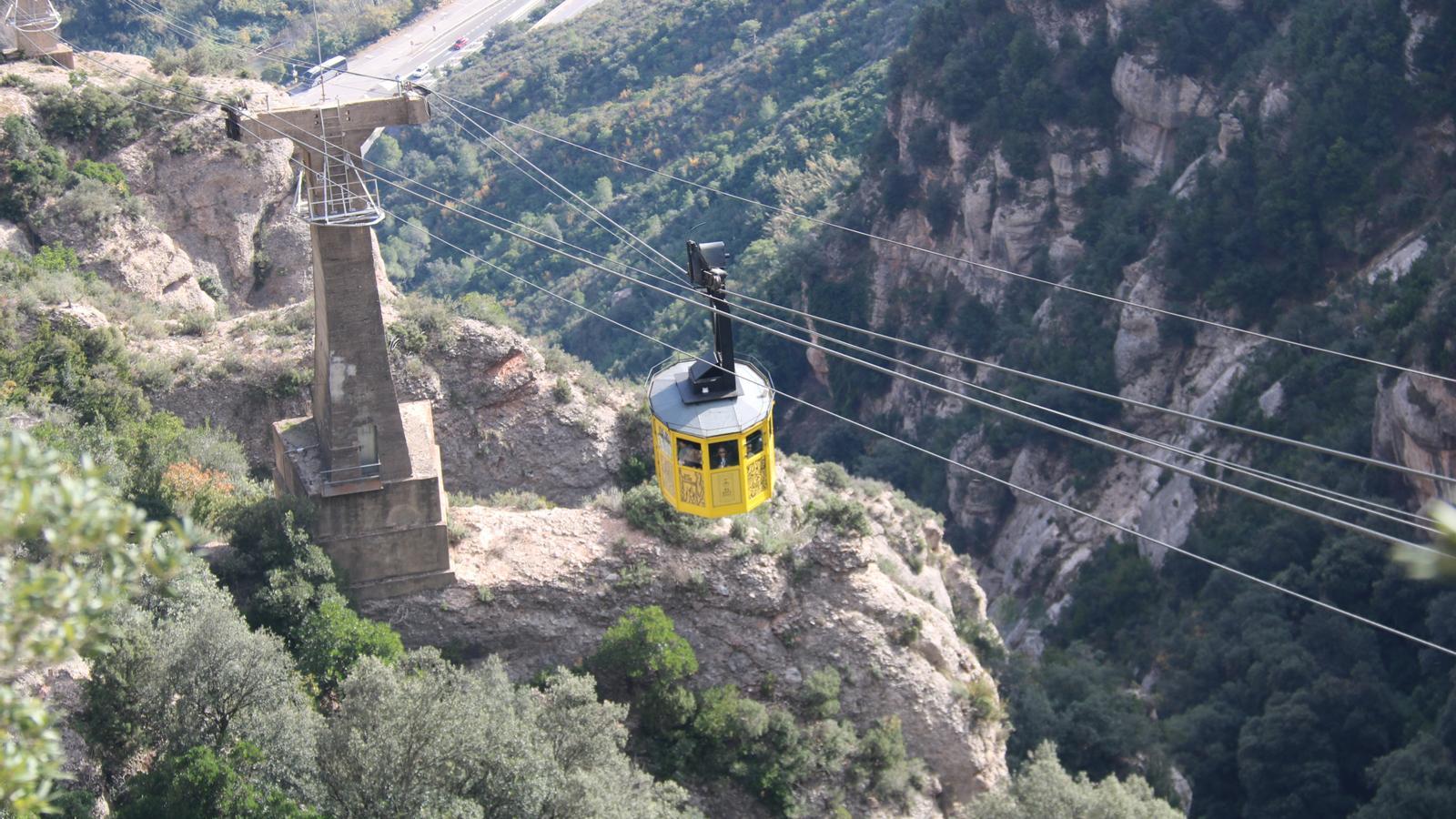 Actual aeri que puja fins a l'Abadia de Montserrat